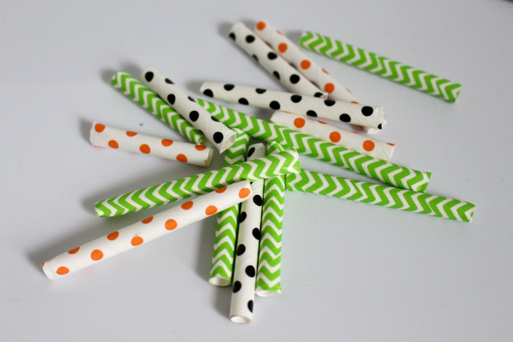 2 necklace straws cut